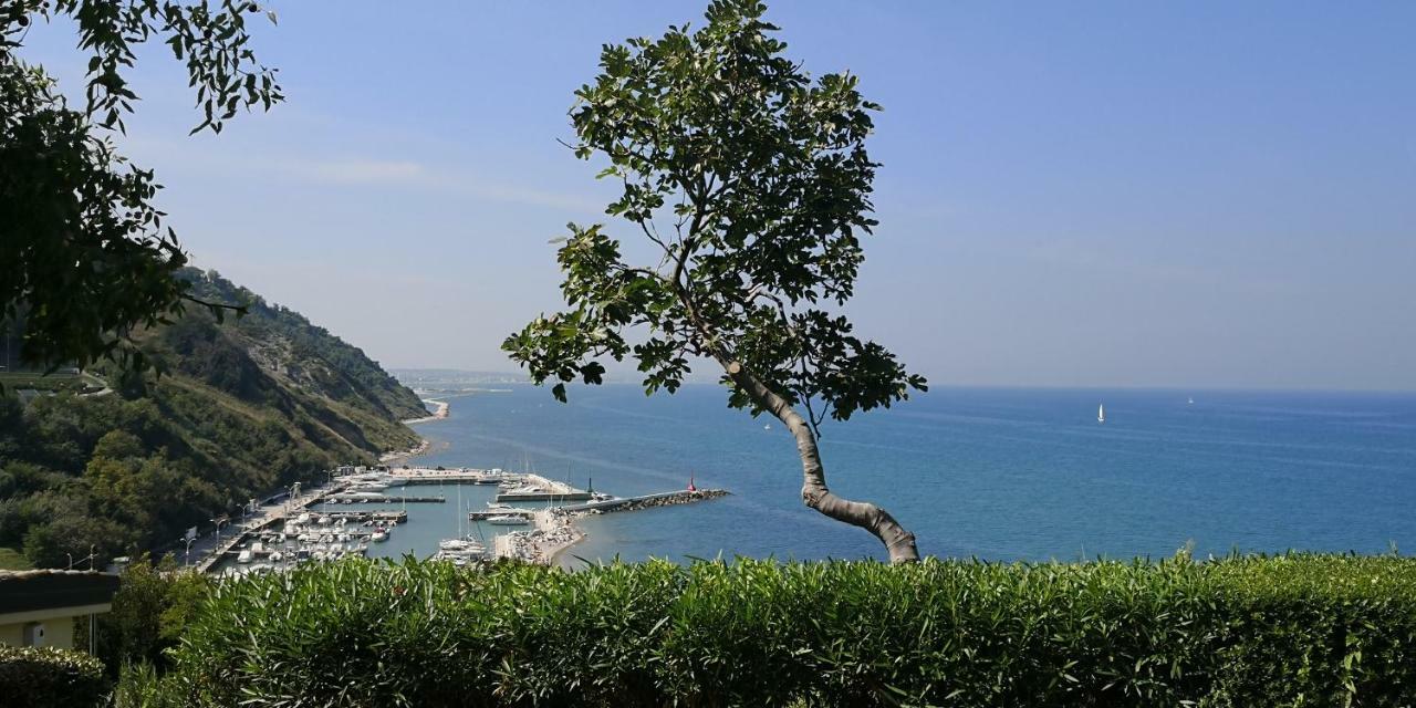 Residence Baia Vallugola Castel di Mezzo Exterior foto